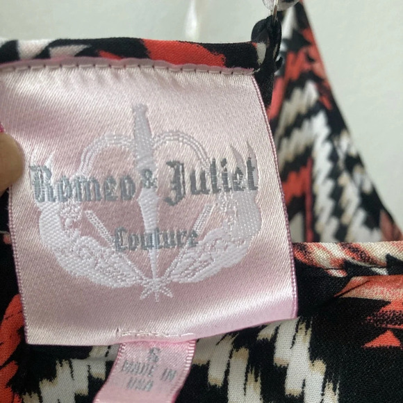 Romeo & Juliet Couture Printed Romper Small - Picture 4 of 6